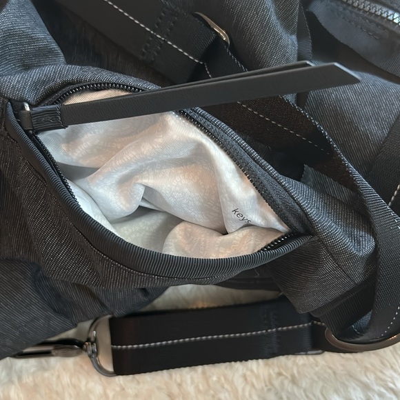 Lululemon Go-Go-Go Tote - Picture 6 of 16